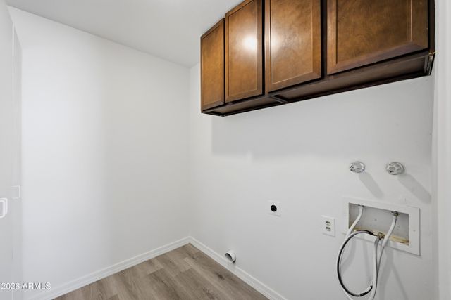 2905 W GLENDALE Avenue, Phoenix, AZ 85051