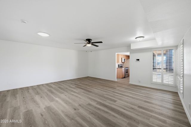 2905 W GLENDALE Avenue, Phoenix, AZ 85051