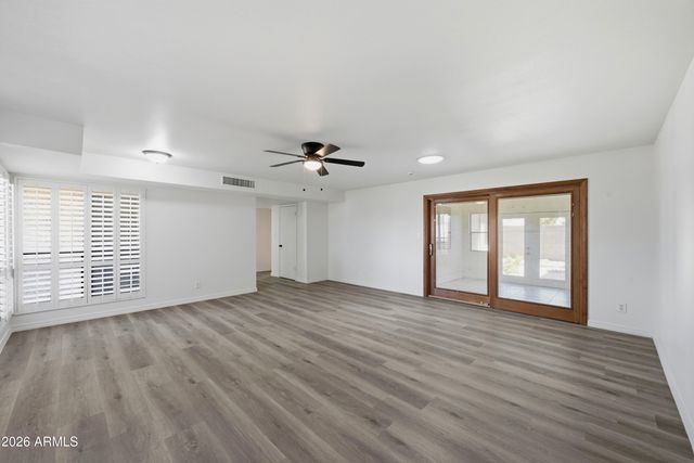 2905 W GLENDALE Avenue, Phoenix, AZ 85051