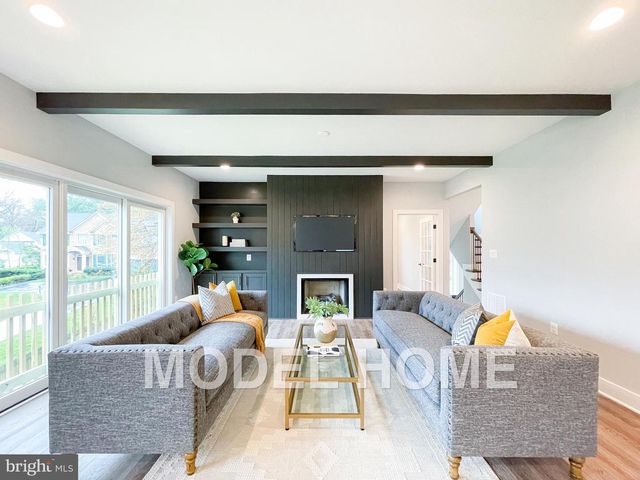 1412 ROSS DR SW, Vienna, VA 22180
