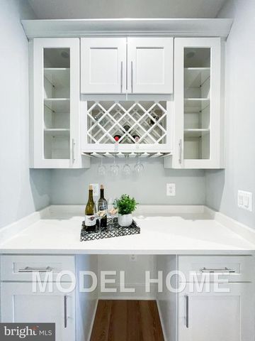 1412 ROSS DR SW, Vienna, VA 22180