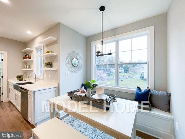 1412 ROSS DR SW, Vienna, VA 22180
