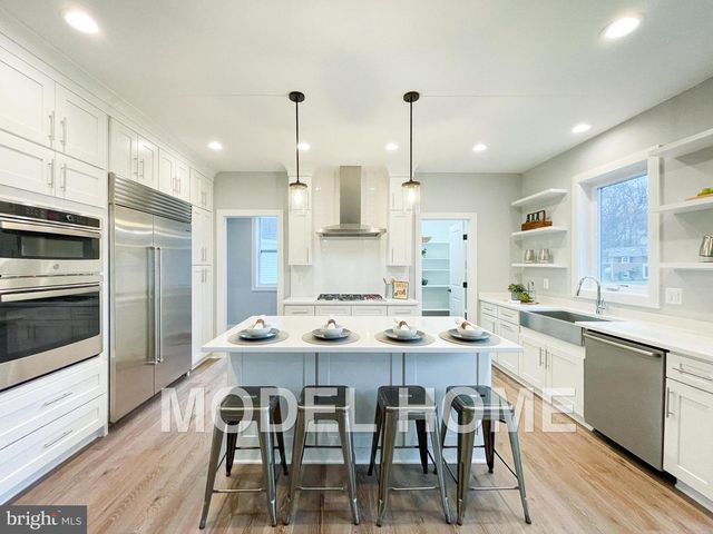1412 ROSS DR SW, Vienna, VA 22180