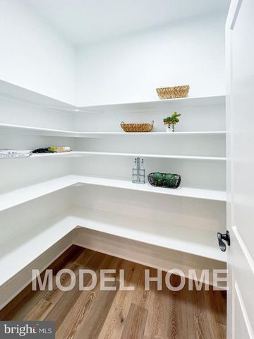1412 ROSS DR SW, Vienna, VA 22180