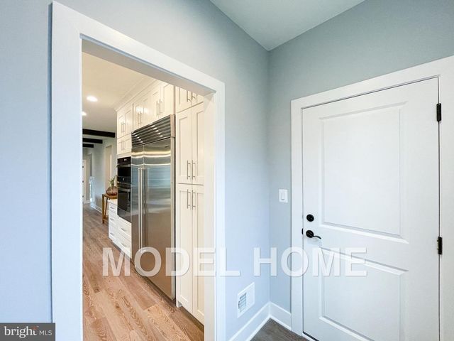 1412 ROSS DR SW, Vienna, VA 22180