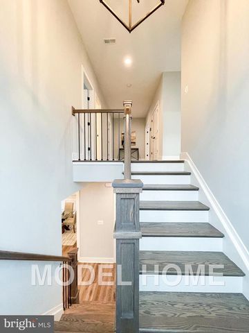 1412 ROSS DR SW, Vienna, VA 22180