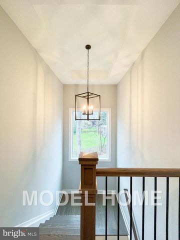 1412 ROSS DR SW, Vienna, VA 22180