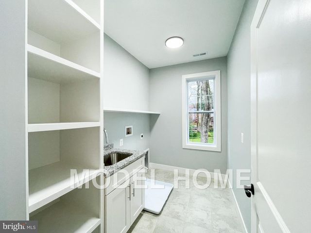 1412 ROSS DR SW, Vienna, VA 22180