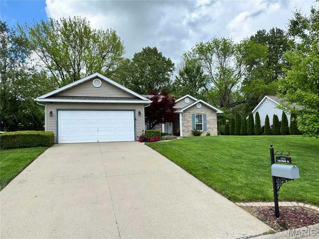 3241 TANGLEBROOK Drive, Belleville, IL 62221