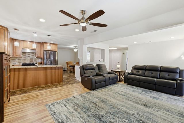 1109 Augusta Way, Roseville, CA 95661