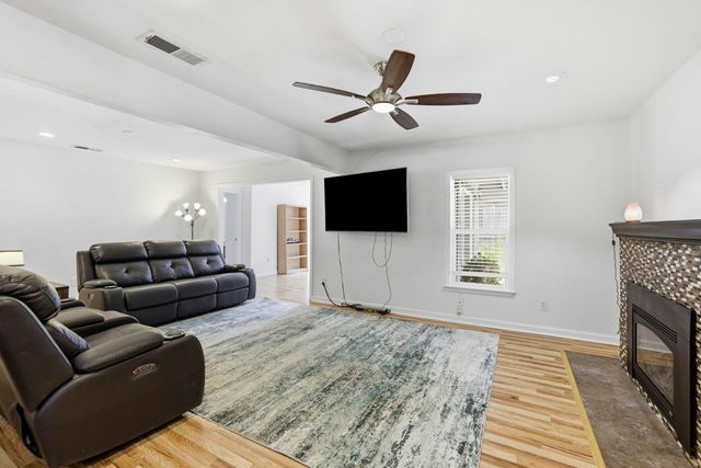 1109 Augusta Way, Roseville, CA 95661