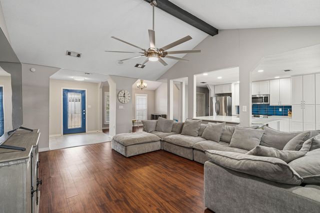 2187 Calle De Castelar, Navarre, FL 32566