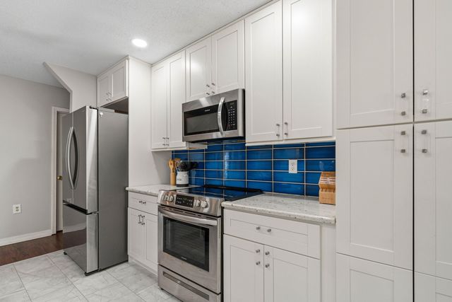 2187 Calle De Castelar, Navarre, FL 32566