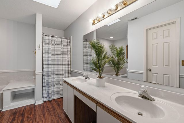 2187 Calle De Castelar, Navarre, FL 32566