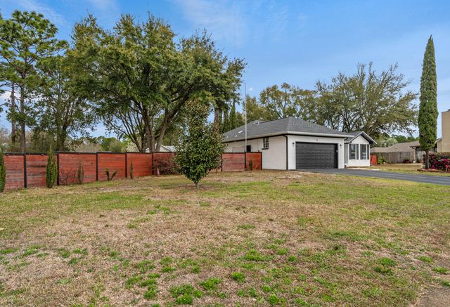 2187 Calle De Castelar, Navarre, FL 32566