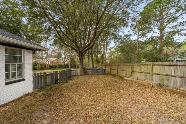 2187 Calle De Castelar, Navarre, FL 32566