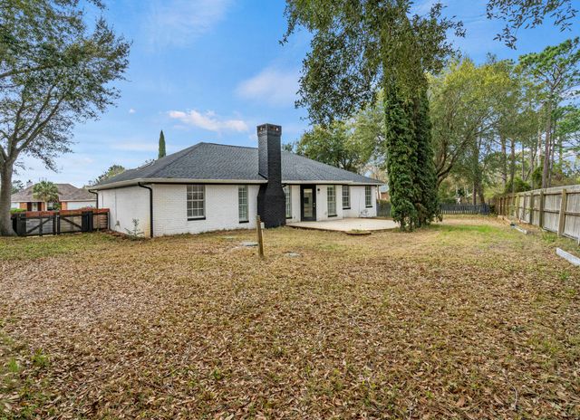 2187 Calle De Castelar, Navarre, FL 32566