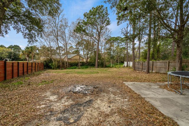 2187 Calle De Castelar, Navarre, FL 32566