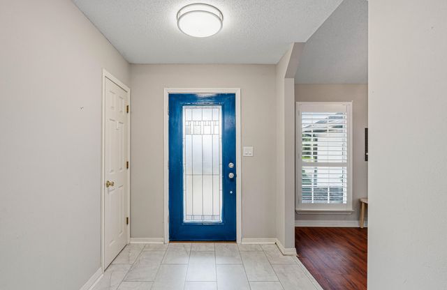 2187 Calle De Castelar, Navarre, FL 32566