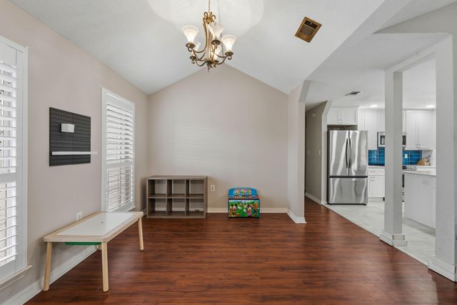 2187 Calle De Castelar, Navarre, FL 32566