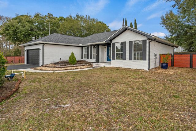 2187 Calle De Castelar, Navarre, FL 32566