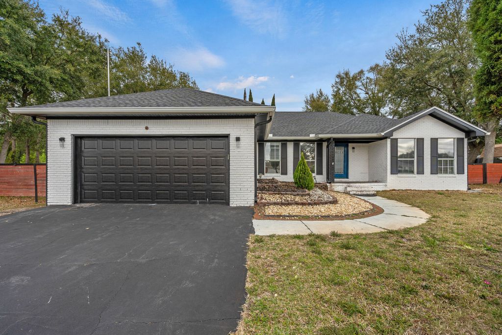 2187 Calle De Castelar, Navarre, FL 32566