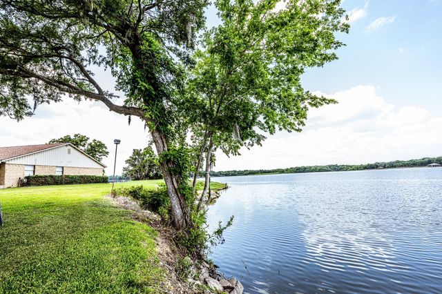 46 Point Loop, Huntsville, TX 77320