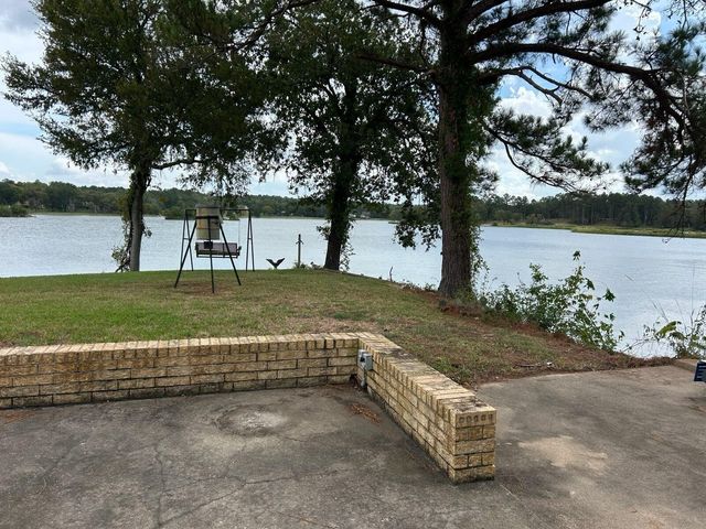 46 Point Loop, Huntsville, TX 77320