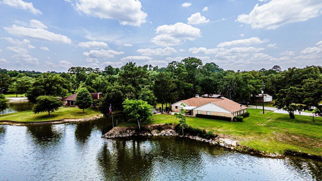 46 Point Loop, Huntsville, TX 77320