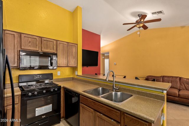 8928 E INDIANA Avenue, Sun Lakes, AZ 85248