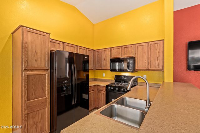 8928 E INDIANA Avenue, Sun Lakes, AZ 85248