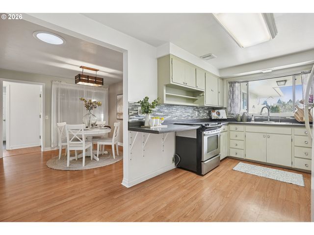 2740 STARK St, Eugene, OR 97404