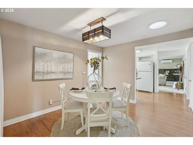 2740 STARK St, Eugene, OR 97404