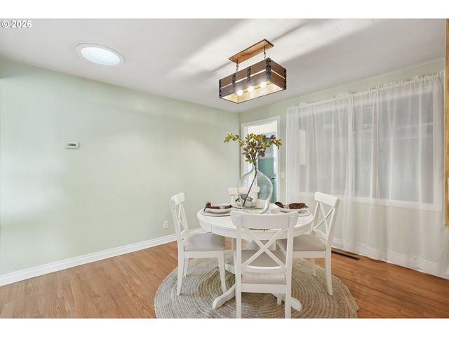 2740 STARK St, Eugene, OR 97404