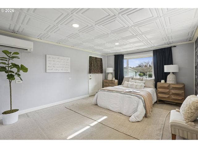 2740 STARK St, Eugene, OR 97404