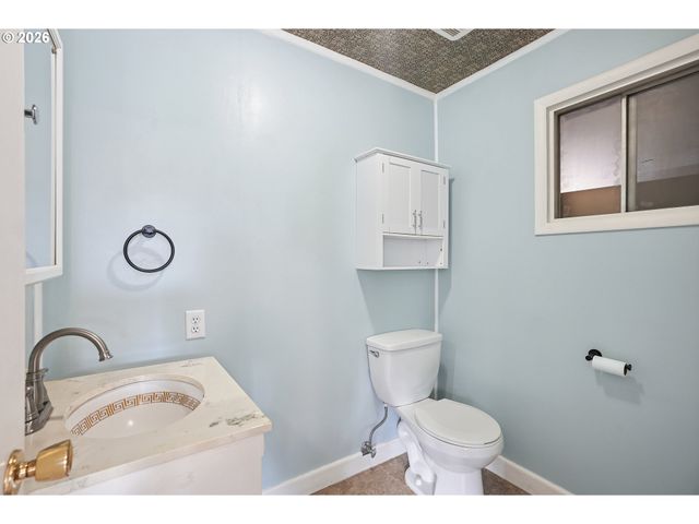 2740 STARK St, Eugene, OR 97404