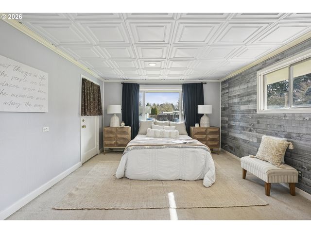 2740 STARK St, Eugene, OR 97404