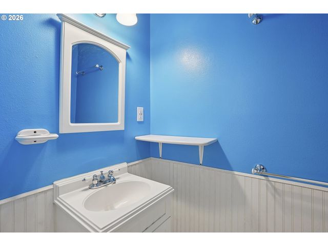 2740 STARK St, Eugene, OR 97404