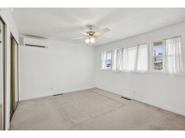 2740 STARK St, Eugene, OR 97404