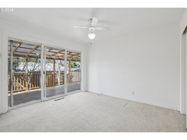 2740 STARK St, Eugene, OR 97404