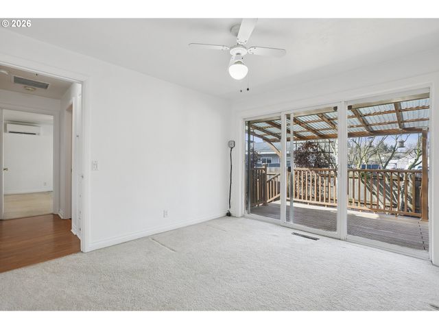 2740 STARK St, Eugene, OR 97404