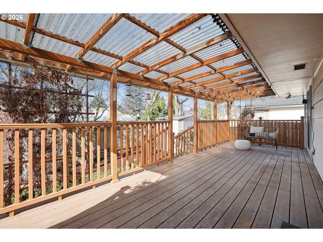 2740 STARK St, Eugene, OR 97404