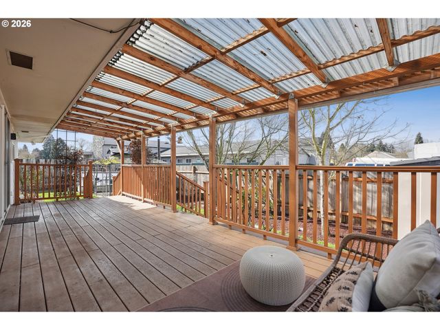 2740 STARK St, Eugene, OR 97404