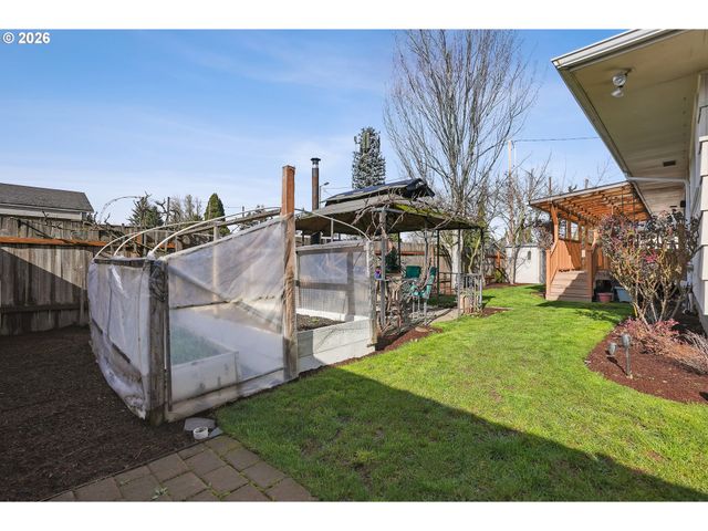 2740 STARK St, Eugene, OR 97404