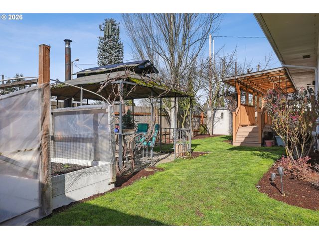 2740 STARK St, Eugene, OR 97404