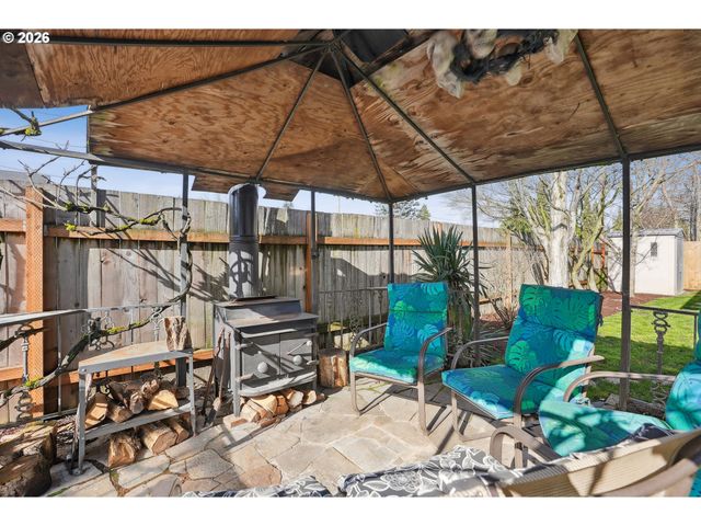 2740 STARK St, Eugene, OR 97404