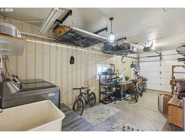 2740 STARK St, Eugene, OR 97404