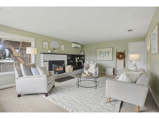 2740 STARK St, Eugene, OR 97404