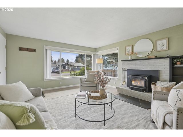 2740 STARK St, Eugene, OR 97404