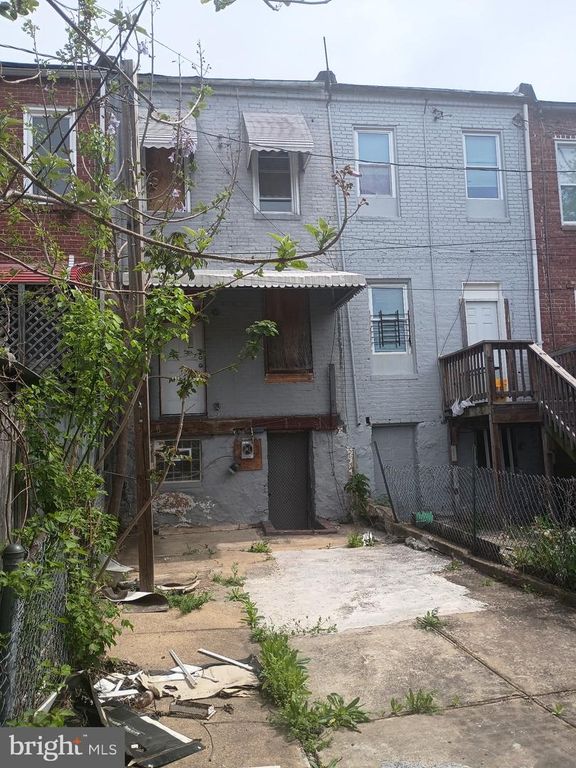 Image 11 of property listing at 504 E LYNN AVE, Baltimore, MD 21223